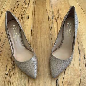 Jessica Simpson Levin pumps